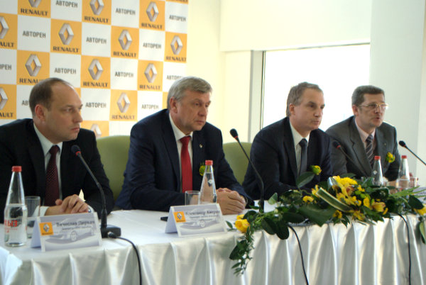 Пресс-конференция на которой представители СМИ задавали вопросы делегации Renault  и руководству компании «АвтоРен»