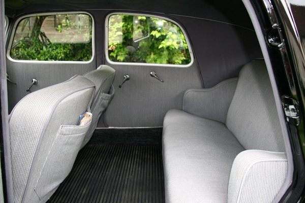 Задние сидения салона автомобиля Citroen