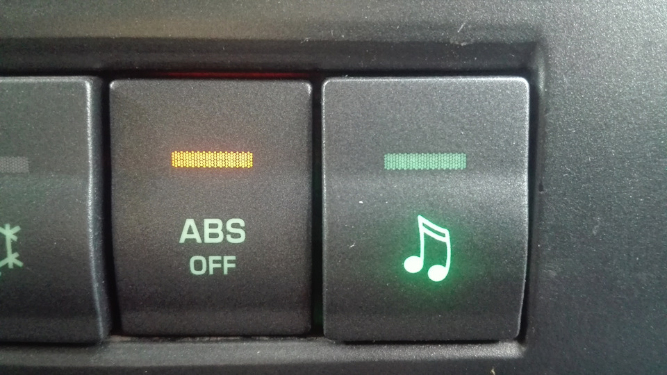 Зачем водители каждую зиму отключают систему ABS?