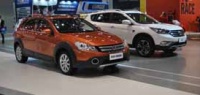Dongfeng готовится вывести на рынок РФ новый седан С-класса и кроссовер АХ7